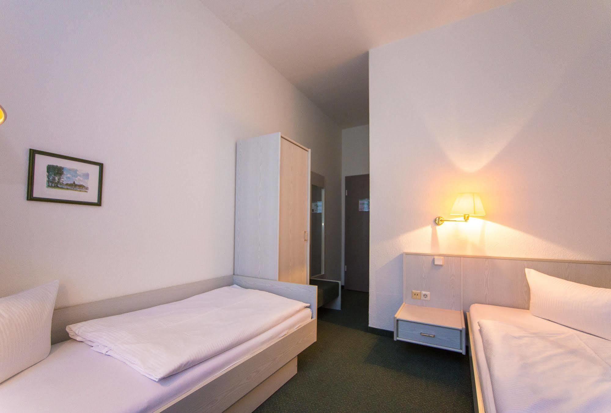 Hotel Weide Satow Екстериор снимка