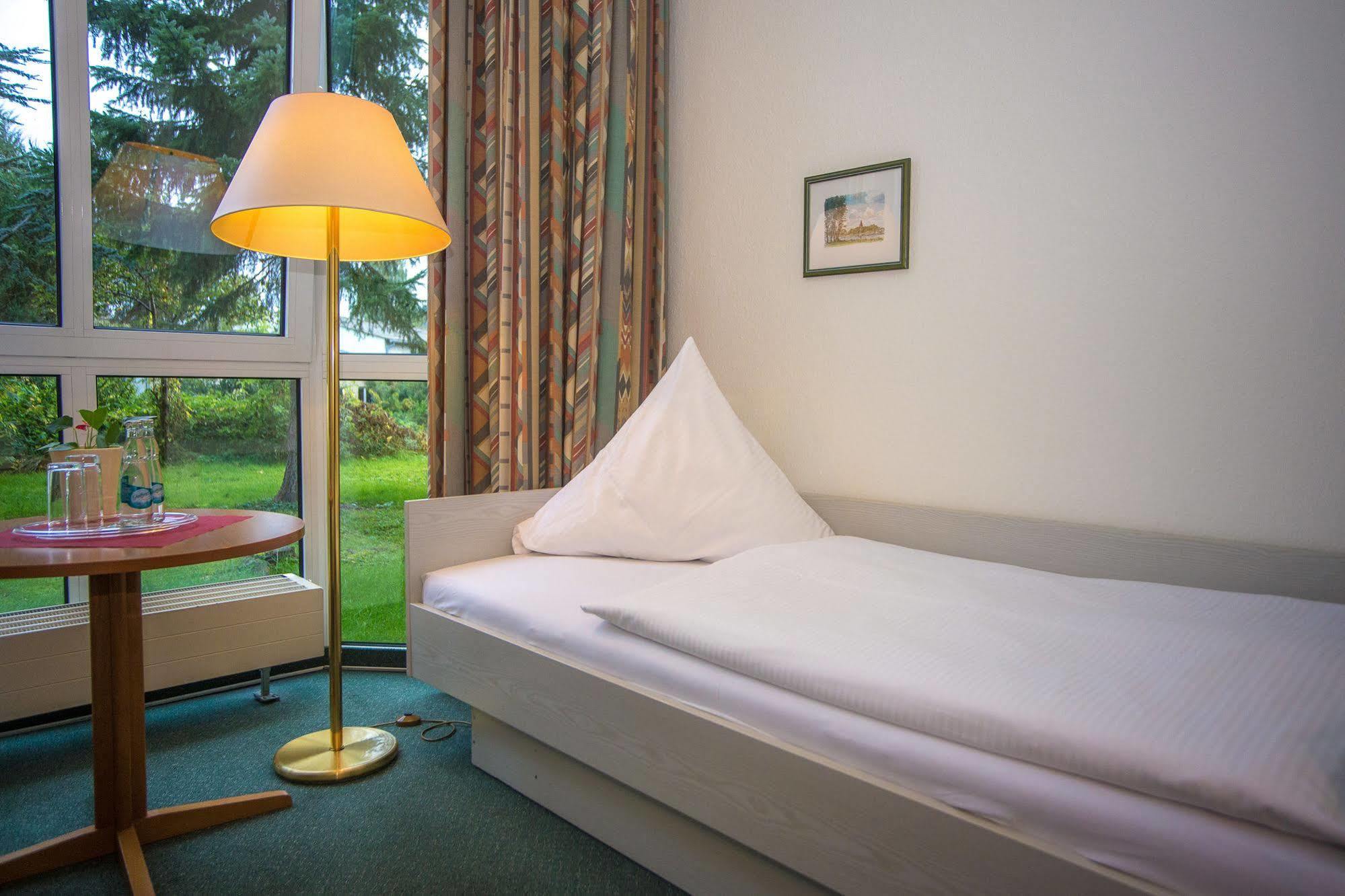 Hotel Weide Satow Екстериор снимка